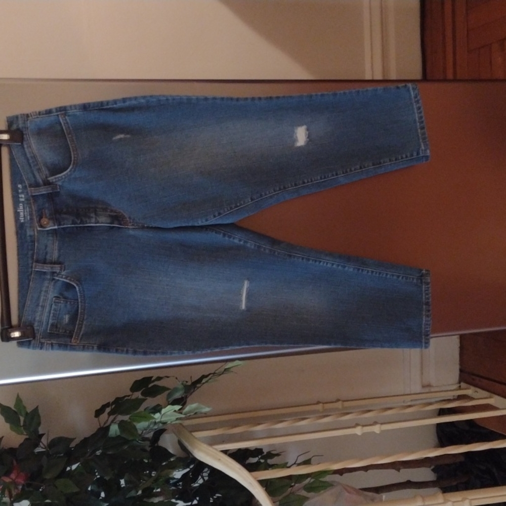 🌟NWOT🌟Studio by Denim & Co. Distressed Cropped jeans!!!🌷🌷🌷